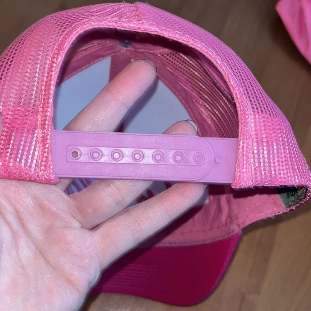 Cabela’s women’s Pink Embroidered Logo Snapback Trucker Hat Cap Adjustable Mesh